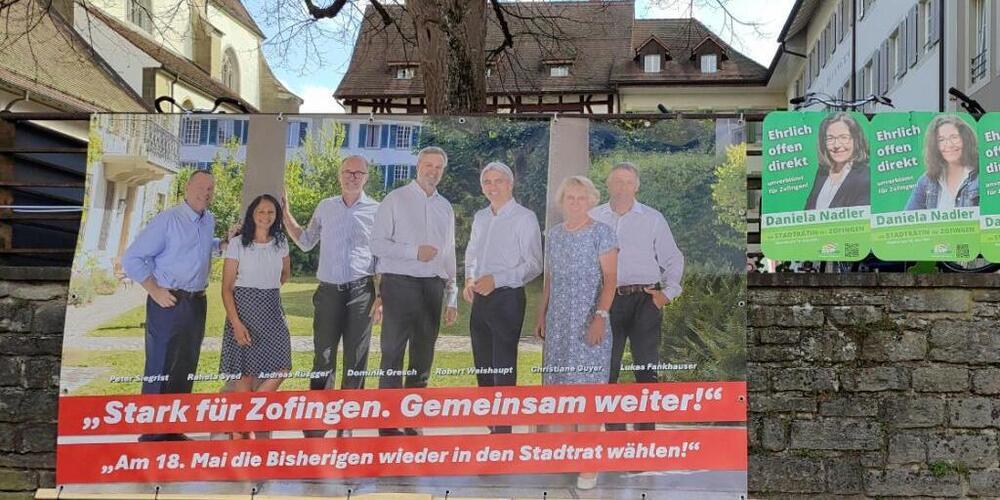 Die sieben bisherigen Stadtratsmitglieder von Zofingen auf einem gemeinsamen Wahlplakat - die bisherige Stadtpräsidentin schaffte die Wiederwahl nun aber nicht.