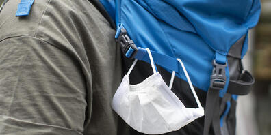 Die Stadt Zürich verschärft die Maskenpflicht: Neu sind auch Volksschulen, Verwaltung und Museen betroffen. (Symbolbild)