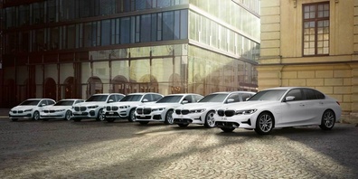 Die E-Modelle BMW i8, BMW i3, BMW 330 xe Touring und BMW 530xe können vor dem AlbuVille begutachtet werden.