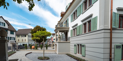 Im Schlössli besteht am Samstag die Möglichkeit, einzelne Wohnungen unter fachkundiger Führung zu besichtigen und sich im Keller zu verköstigen. 