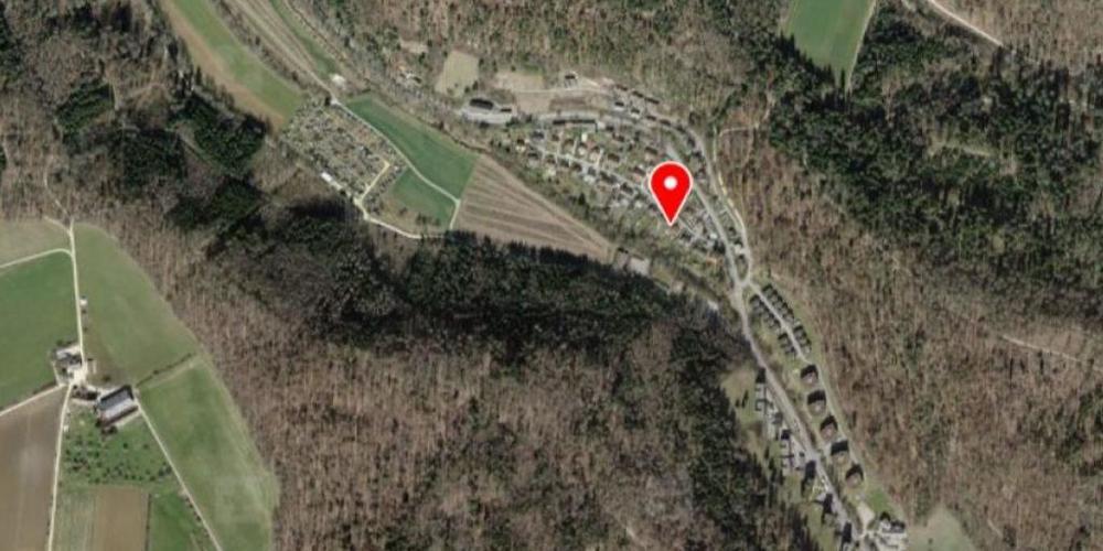 Ein Mann ist im Hauental bei Schaffhausen fünf Meter von einem Felsen in die Tiefe gestürzt. (Bild: swisstopo)