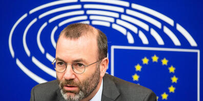 ARCHIV - Manfred Weber (CSU), Fraktionsvorsitzender der EVP, spricht während einer Pressekonferenz der EVP im Gebäude des Europäischen Parlaments. Foto: Philipp von Ditfurth/dpa