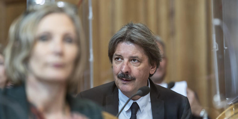 Der Ständerat hat am Donnerstag das Covid-19-Gesetz gutgeheissen. Damit gibt es neu eine Härtefallklausel für Unternehmen. Paul Rechsteiner (SP/SG), Präsident der Gesundheitskommission, fühlte den Zeitdruck beim Beraten der Vorlage.