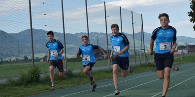 Erfolgreiches Quartett an der Gasterländermeisterschaft (v.l.n.r): Noe Aschwanden (4. Platz), Tobias Seliner (3. Platz), Sven Laube (1. Platz) und Jonas Schärli (2. Platz).