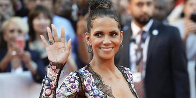 ARCHIV - Schauspielerin Halle Berry kommt im Rahmen des 42. Filmfestivals in Toronto zur Premiere des Films «Kings». Foto: Frank Gunn/The Canadian Press/AP/dpa