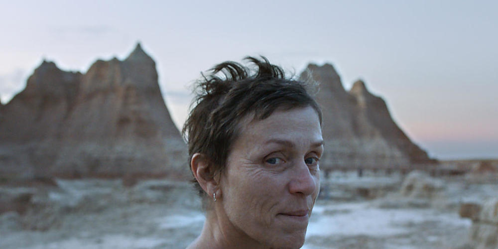 HANDOUT - Frances McDormand als Fern in einer Szene des Films «Nomadland» (undatierte Filmszene). Foto: -/20th Century Studios/Biennale di Venezia/dpa - ACHTUNG: Nur zur redaktionellen Verwendung im Zusammenhang mit der Berichterstattung über den ...