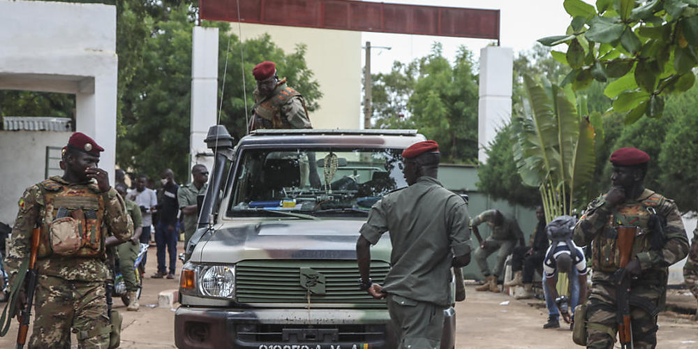 Das Milit&#8240;r in Mali hatte Mitte August Pr&#8240;sident Ibrahim Boubacar KeÔta zum R &#807;cktritt gezwungen. Foto: Baba Ahmed/AP/dpa