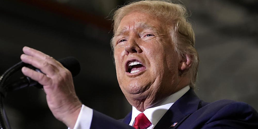 Donald Trump, Präsident der USA, spricht während einer Wahlkampfveranstaltung bei dem Hersteller Xtreme Manufacturing. Foto: Andrew Harnik/AP/dpa