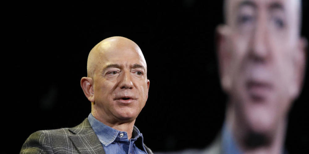 Amazon-Chef Jeff Bezos bleibt mit einem Vermögen von 179 Milliarden US-Dollar der reichste US-Bürger. Auf den weiteren Plätzen der Reichenliste "Forbes"-Magazins folgen Microsoft-Gründer Bill Gates und Facebook-Chef Mark Zuckerberg.(Archivbild)