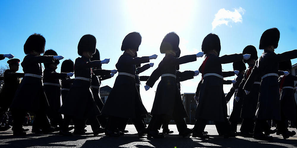 ARCHIV - Soldaten des 1. Bataillons der Walisischen Garde marschieren während der Feierlichkeiten zum St. Davidstag in der Combermere Kaserne. Foto: Kirsty O'connor/PA Wire/dpa