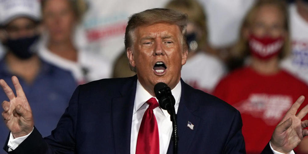 Donald Trump, Präsident der USA, spricht während einer Wahlkampfveranstaltung. Foto: Chris Carlson/AP/dpa