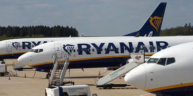 Ryanair rechnet wegen der Coronakrise mit einem Passagiereinbruch um ein Drittel im laufenden Geschäftsjahr, das bis Ende März 2021 dauert. (Archivbild)