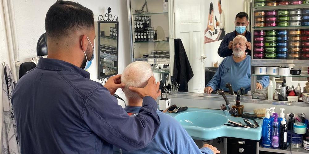 Als Niyazi Kelekcier gerade die letzte Seite des Barts trimmen wollte, fiel der Kopf des Mannes nach hinten und seine Augen verdrehten sich.
