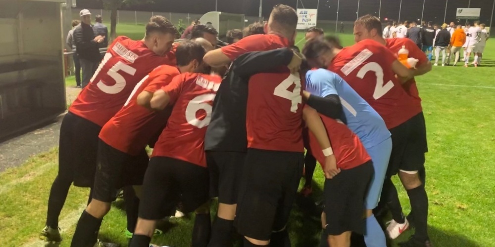 Der FC Uznach gewann 4:2 gegen den Tabellenführer FC Glarus.