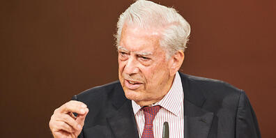 Der peruanische Schriftsteller und Literaturnobelpreisträger Mario Vargas Llosa spricht während der Eröffnung des Internationalen Literaturfestivals 2020 in Berlin. Foto: Annette Riedl/dpa
