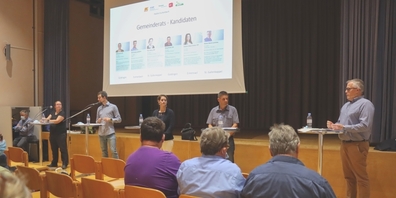 Die KandidatInnen, die am Politabend teilgenommen haben (stehend ohne Maske v.l.n.r.): Iris Wäckerlin (SP), Thomas Fäh (parteilos), Karen Peier (FDP), Roman Rüegg (SVP), Marcel Rohner (parteilos). Es fehlte Ursula Riederer-Meyer (CVP), sie war verhindert.