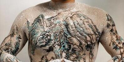 "Chinese Landscape" - Tattoo No.7 von Huang Yan aus dem Jahr 1999 ist ein offenkundiger Ausdruck der Sehnsucht nach Natur in der modernen chinesischen Kunst - und eines der Exponate in der Ausstellung im Zürcher Museum Rietberg.