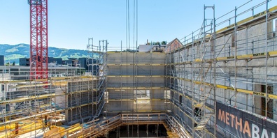 Auf einem Rundgang dürfen Besucher die Baustelle, welche immer mehr zum ENTRA Zentrum heranwächst, besichtigen.