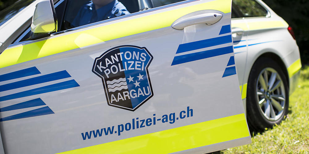 Die Kantonspolizei Aargau sucht Zeugen des Unfalls. (Symbolbild)