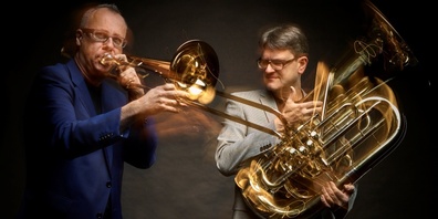 Der Posaunist Uli Binetsch (l.) und der Tubist Jörgen Welander sind zwei virtuose Individualisten, die sich in ihrer Improvisationslust aus einem riesigen Fundus bedienen.