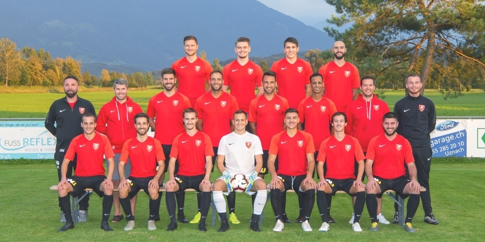 Die 1. Herrenmannschaft des FC Uznach zu Beginn der Saison 2020/21.