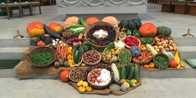 Am Eidgenössischen Dank-, Buss- und Bettag  wird die Kirche aus der reichen Ernte von Feld und Garten prächtig geschmückt.