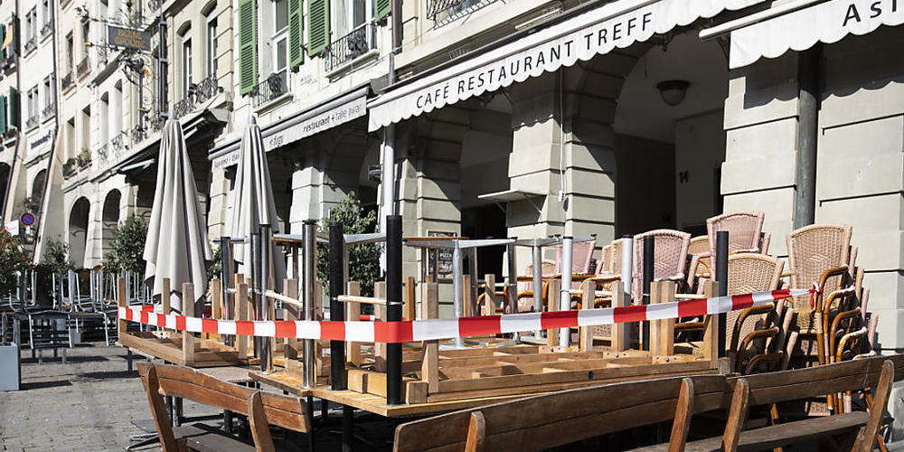 Keine Gäste, kein Einkommen, aber trotzdem ein fälliger Mietzins: Restaurantbesitzer litten besonders unter dem Lockdown. Auf dem Tisch liegt deshalb ein Gesetz für einen teilweisen Erlass der Geschäftsmieten. (Archivbild)