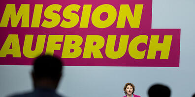 Nicola Beer, stellvertretende FDP-Vorsitzende, eröffnet den Bundesparteitag der Freien Demokraten (FDP) in Berlin. Foto: Bernd von Jutrczenka/dpa