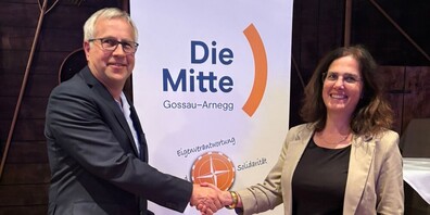 Übergabe von Ruth Lehner an Andreas Helfenberger,
