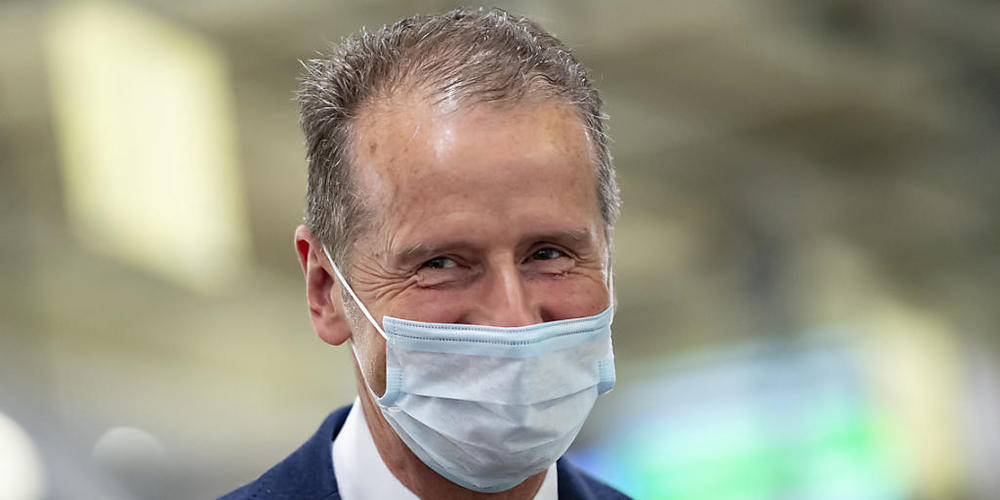 Der Chef des deutschen VW-Konzerns Herbert Diess warnt vor dem Verlust von Arbeitsplätzen in der Automobilindustrie, falls die EU-Klimaziele noch weiter verschärft würden. (Archivbild)