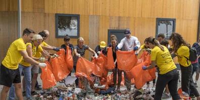 "Abfall-Helden" am World Cleanup Day in Basel.