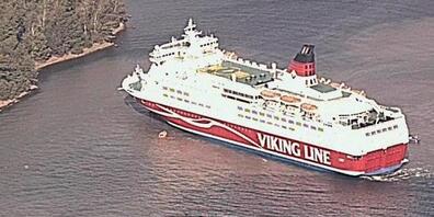 dpatopbilder - HANDOUT - Das Kreuzfahrtschiff Amorella von Viking Line lief bei Langnäs auf Aland in den finnischen Schären auf Grund. Foto: Merivartiosto - Border Guard/Merivartiosto/Lehtikuva/dpa - ACHTUNG: Nur zur redaktionellen Verwendung und ...
