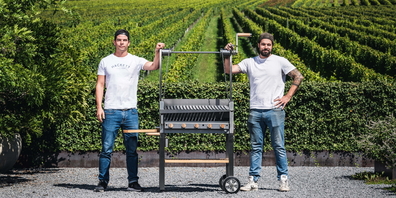 Andreas Nöckl (links) und Remo Hämmerle mit dem «Fassado»