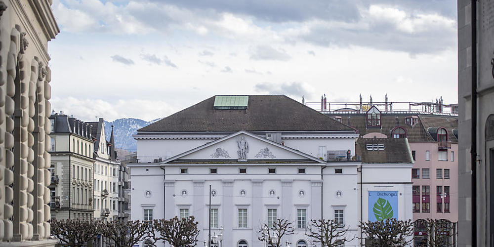 Die Nordfassade des Luzerner Theaters: Die Um- und Neubaupläne stossen bei Denkmal- und Heimatschutz auf Ablehnung. (Archivbild)