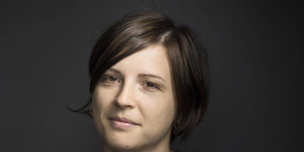 Die Autorin Dorothee Elmiger kann sich am Dienstag gleich doppelt freuen: Mit ihrem neuen Werk "Aus der Zuckerfabrik" schaffte sie es auf die Shortlist für den Schweizer Buchpreis und in die Endrunde für den Deutschen Buchpreis. (Archivbild)