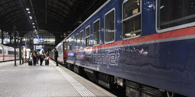 Ein Nightjet der ÖBB im SBB Bahnhof Basel - SBB und ÖBB wollen das Angebot im Nachtzugverkehr von sechs auf zehn Linien ausbauen. (Archivbild)