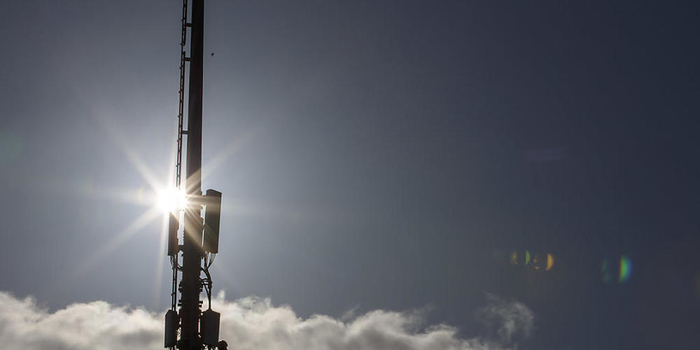 Die Gesundheitsrisiken von Mobilfunkstrahlung sollen nach dem Willen des Parlaments besser geklärt werden. (Archivbild)