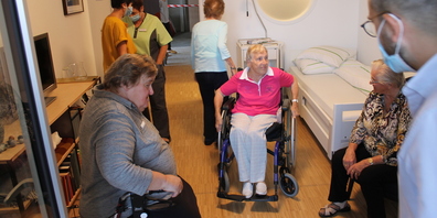 Im Werkhof Diepoldsau konnte eine originalgetreue Nachbildung der derzeit entstehenden Zimmer des «Zentrum Rheinauen» besichtigt werden (Bild: pd)