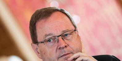 Georg Bätzing, Bischof von Limburg und Vorsitzender der Deutschen Bischofskonferenz, nimmt an der Herbstvollversammlung der Deutschen Bischofskonferenz im Stadtschloss teil. Die deutschen Bischöfe treffen sich traditionell im September am Grab des...