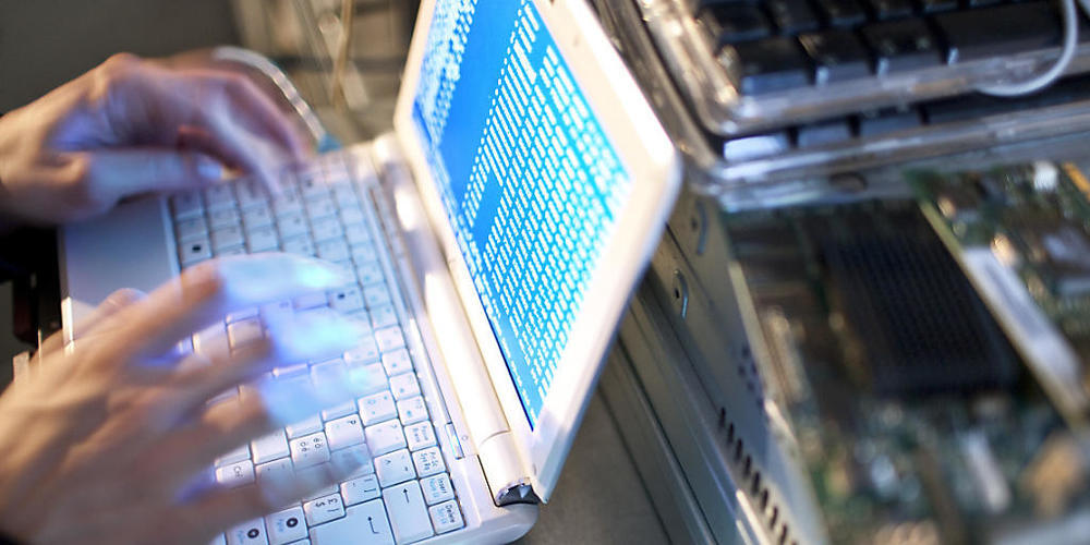 Das geltende Schweizer Datenschutzgesetz ist überholt. Nach dreijähriger Debatte hat das Parlament nun einer umfassenden Modernisierung zugestimmt. (Themenbild)