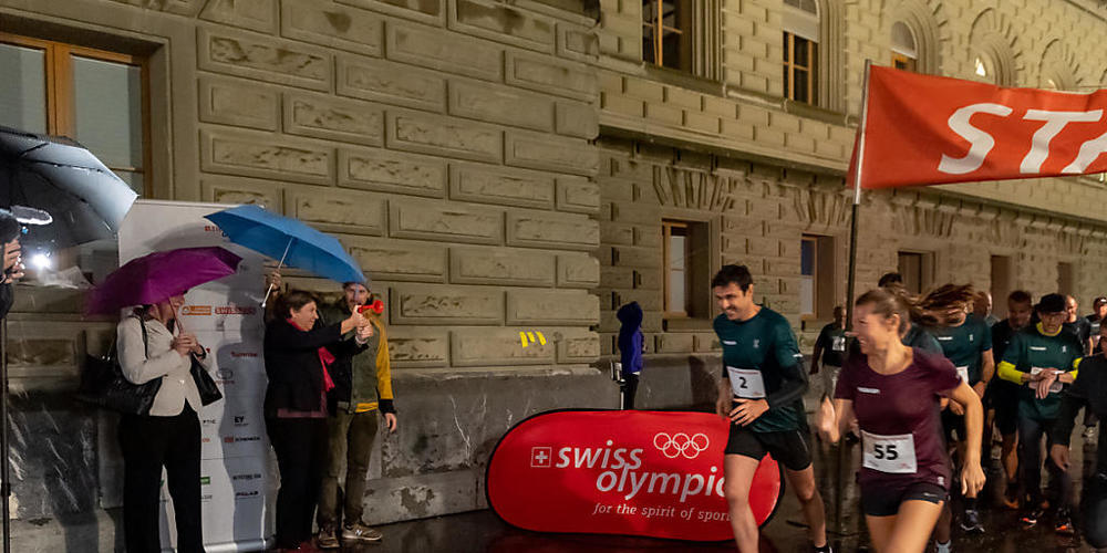 Den Startschuss für den Parlamentslauf "Parlamotion" gab am Donnerstagmorgen die für den Sport zuständige Bundesrätin Viola Amherd.
