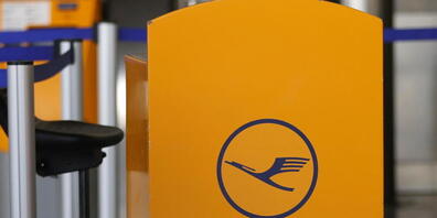 Mit verbindlichen Corona-Schnelltests unmittelbar vor dem Abflug will der Lufthansa-Konzern wieder mehr Flugreisen auf interkontinentalen Strecken ermöglichen. Das Pilotprojekt auf einigen Strecken in die USA soll noch im Oktober starten. (Archivb...