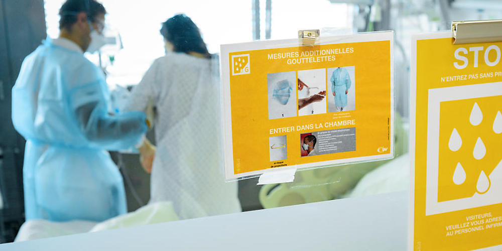 Spitäler bereiten sich auf eine mögliche zweite Welle der Covid-19-Epidemie vor. Das Bundesamt für Gesundheit meldete am Freitag 372 neue Ansteckungen mit dem Coronavirus.