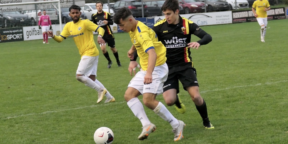 Das Derby Au-Berneck gegen Altstätten lebte von den vielen Zweikämpfen (Bilder: Ulrike Huber)