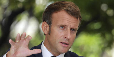 ARCHIV - Emmanuel Macron, Präsident von Frankreich, spricht bei einer Pressekonferenz in der Präfektur von Korsika. Macron ist überzeugt davon, dass Belarus (Weißrussland) vor einem Machtwechsel steht. Foto: Ludovic Marin/POOL AFP/AP/dpa