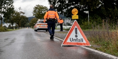 Auf Höhe der Verzweigung kam es laut Kapo St.Gallen zur seitlich-frontalen Kollision zwischen dem Auto und dem Velo. (Symbolbild)