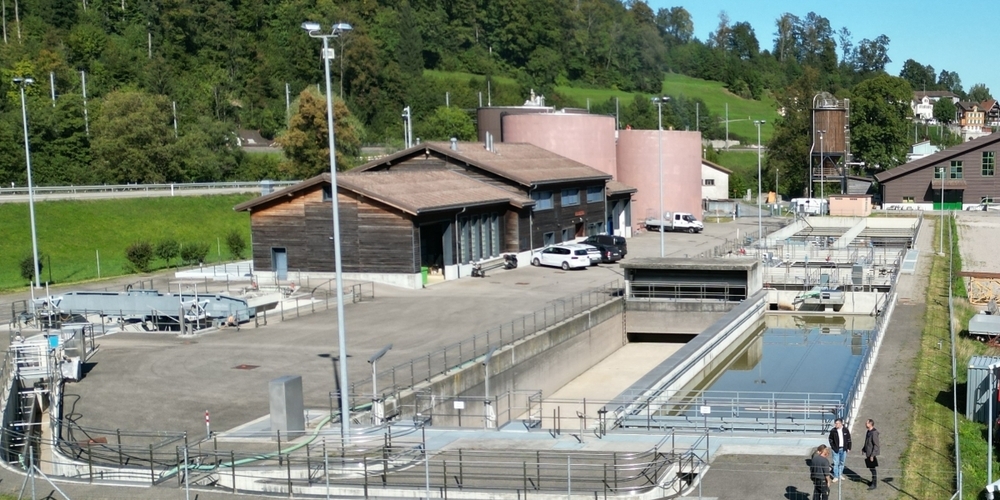 Die Bedachung der ARA erhält eine Photovoltaikanlage und ein Nachklärbecken muss saniert werden.