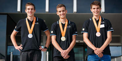 Jan Meier (1., Bildmitte), Felix Waldschock (2., links) und Andrin Sutter (3., rechts)