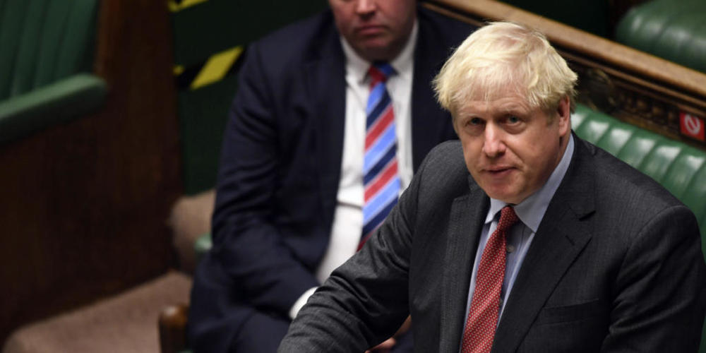 HANDOUT - Boris Johnson (r), Premierminister von Großbritannien, gibt im britischen Unterhaus vor den Abgeordneten eine Erklärung ab. Foto: Jessica Taylor/UK Parliament/AP/dpa - ACHTUNG: Nur zur redaktionellen Verwendung und nur mit vollständiger ...