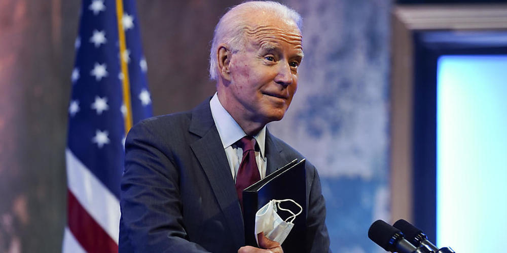 Joe Biden, demokratischer Bewerber um die Präsidentschaftskandidatur und ehemaliger US-Vizepräsident, hält im Queen Theater eine Rede. Foto: Andrew Harnik/AP/dpa
